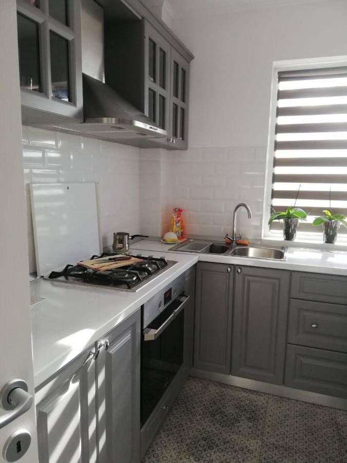 3 Room Apartment 2 Minutes Away From Ploiesti Bagian luar foto