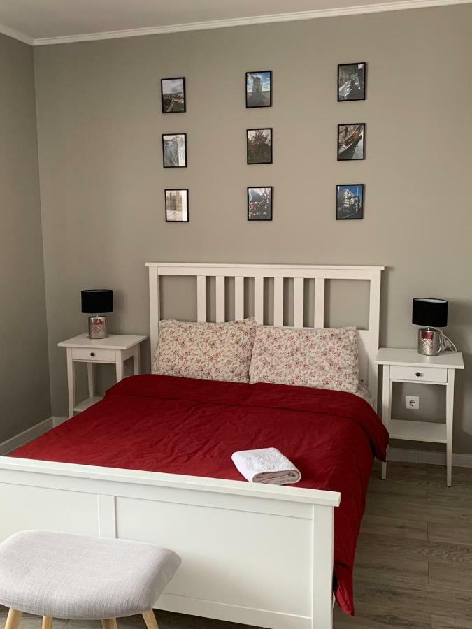 3 Room Apartment 2 Minutes Away From Ploiesti Bagian luar foto