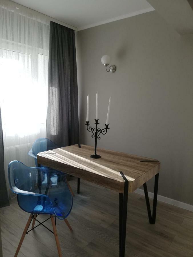 3 Room Apartment 2 Minutes Away From Ploiesti Bagian luar foto